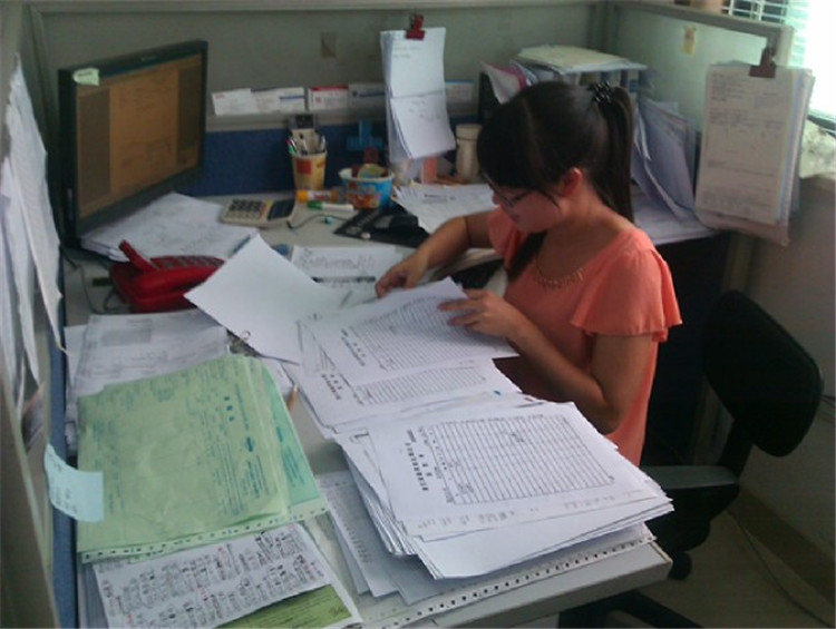 报关与国际货运专业在工作室工作 报关与国际货运专业在工作室工作