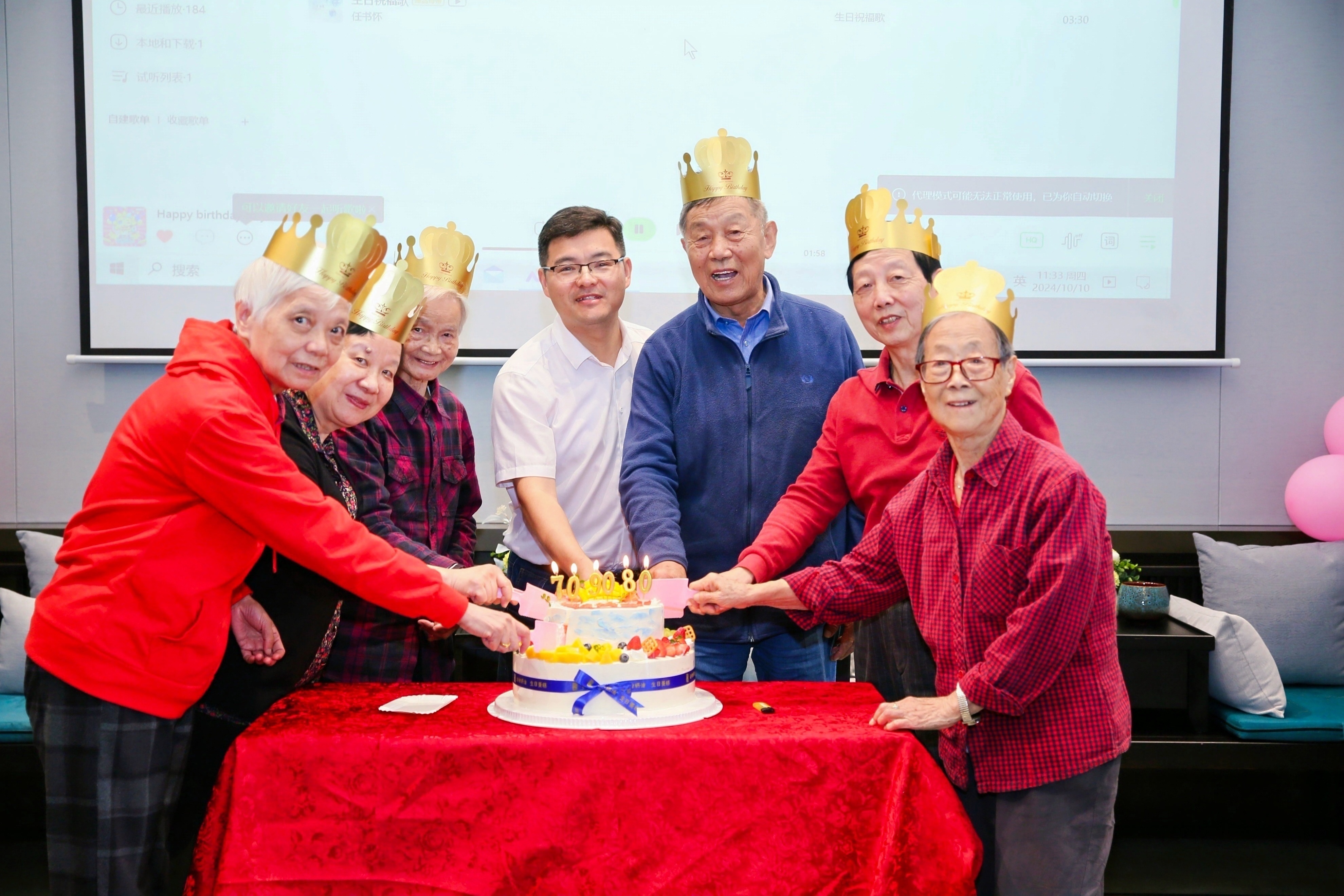 切蛋糕.jpg 切蛋糕.jpg