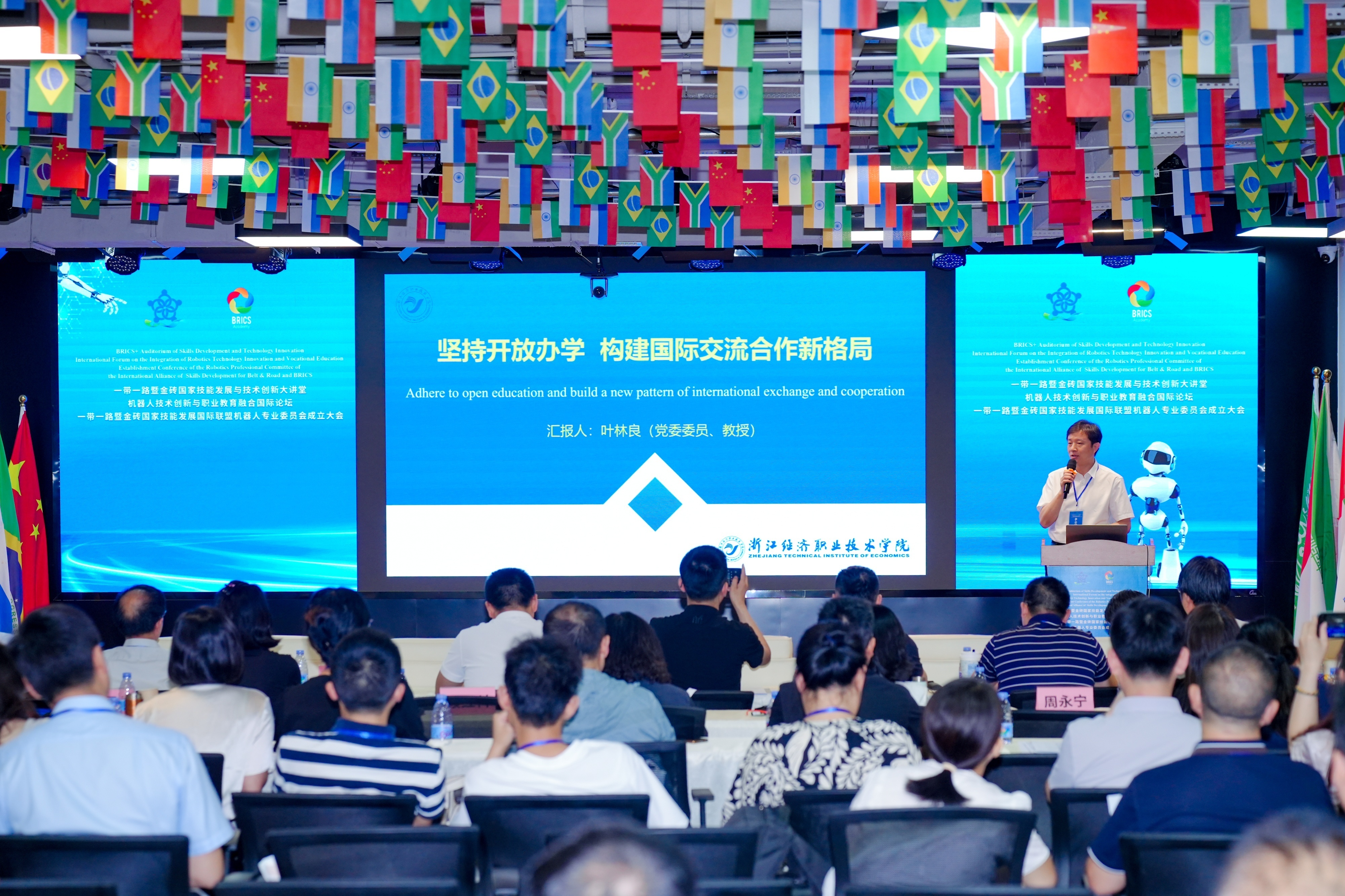 MUC09651-opq3709989821.jpg MUC09651-opq3709989821.jpg