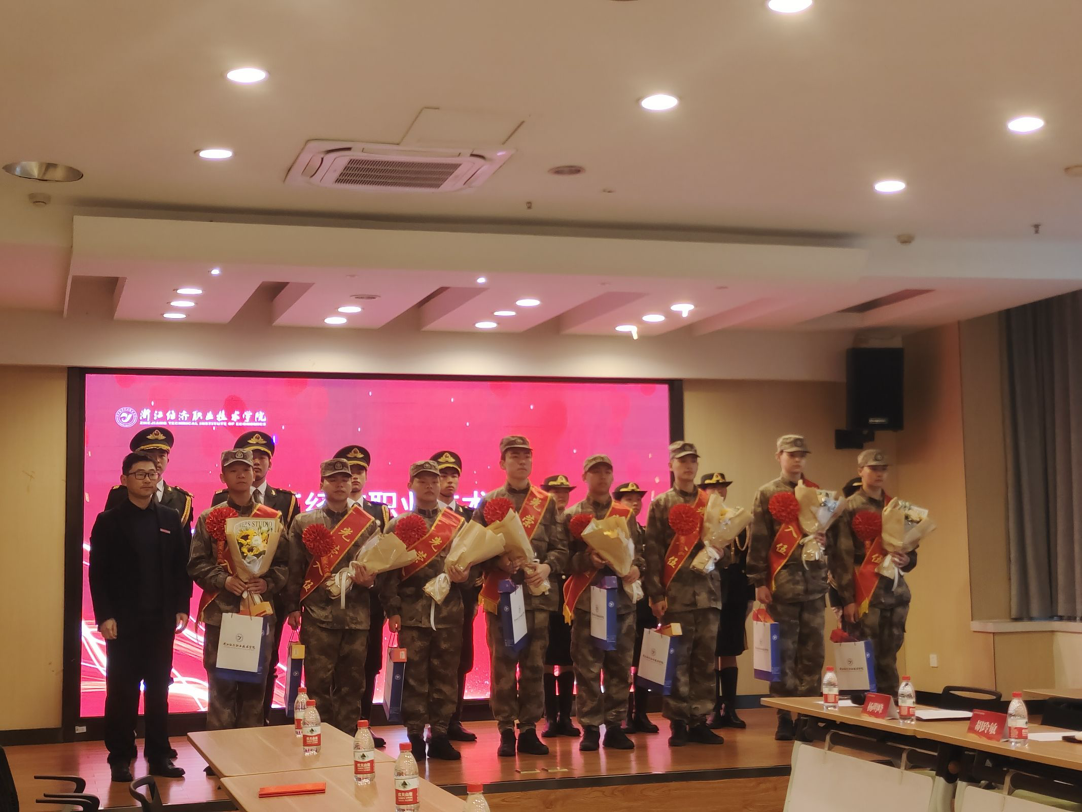 送纪念品.png 送纪念品.png