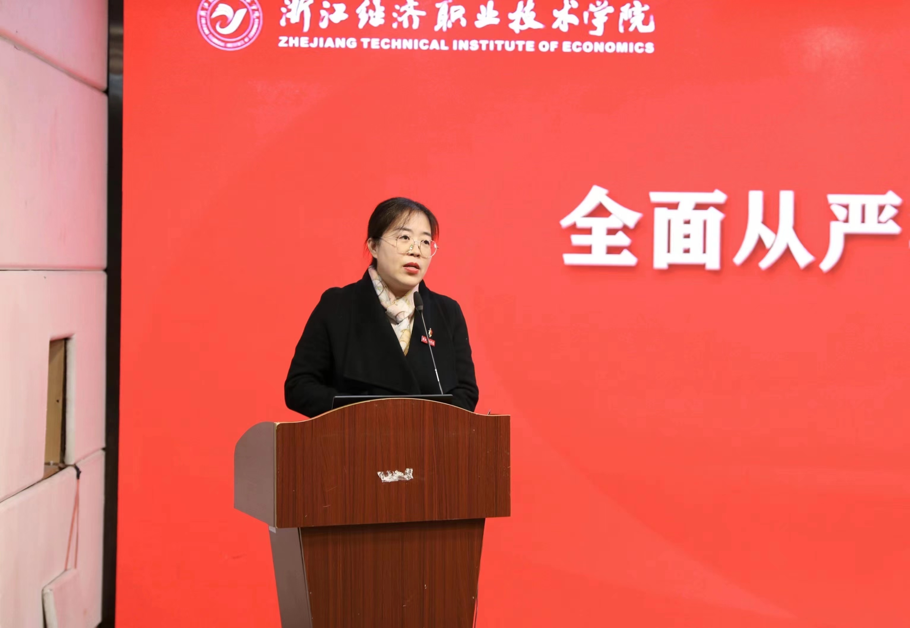 张妮佳.jpg 张妮佳.jpg