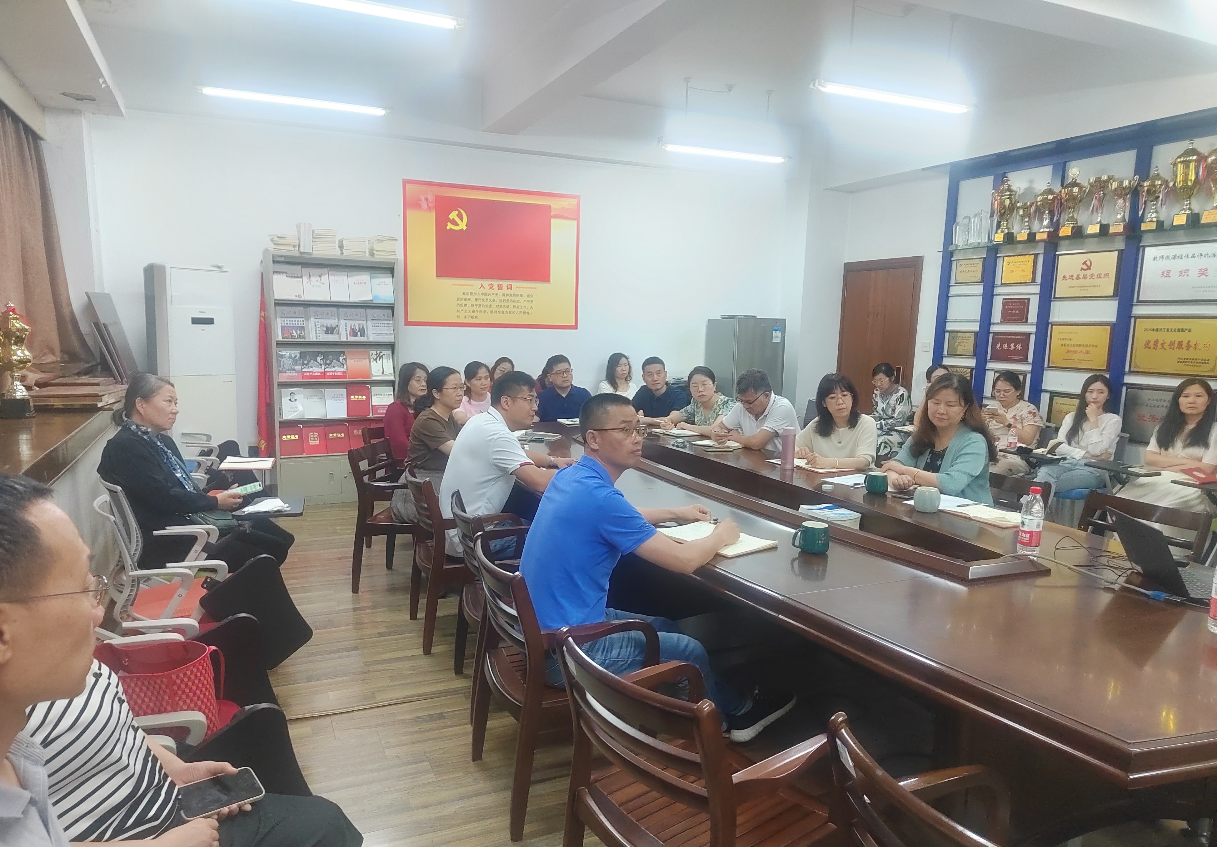 e133fd43b593200d806f642a023cea8.jpg e133fd43b593200d806f642a023cea8.jpg