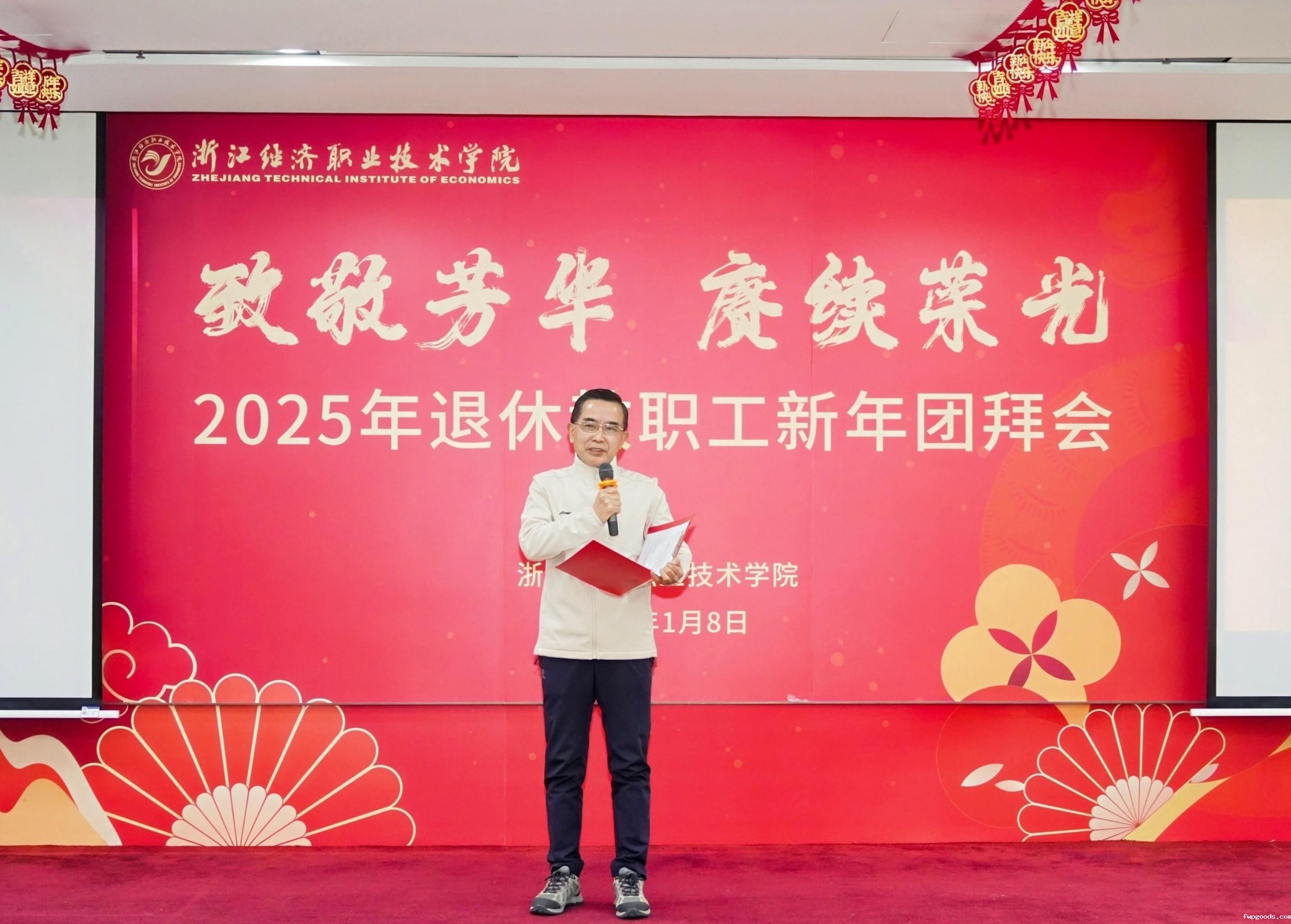 徐永安老师诗朗诵2 - 裁剪.jpg 徐永安老师诗朗诵2 - 裁剪.jpg