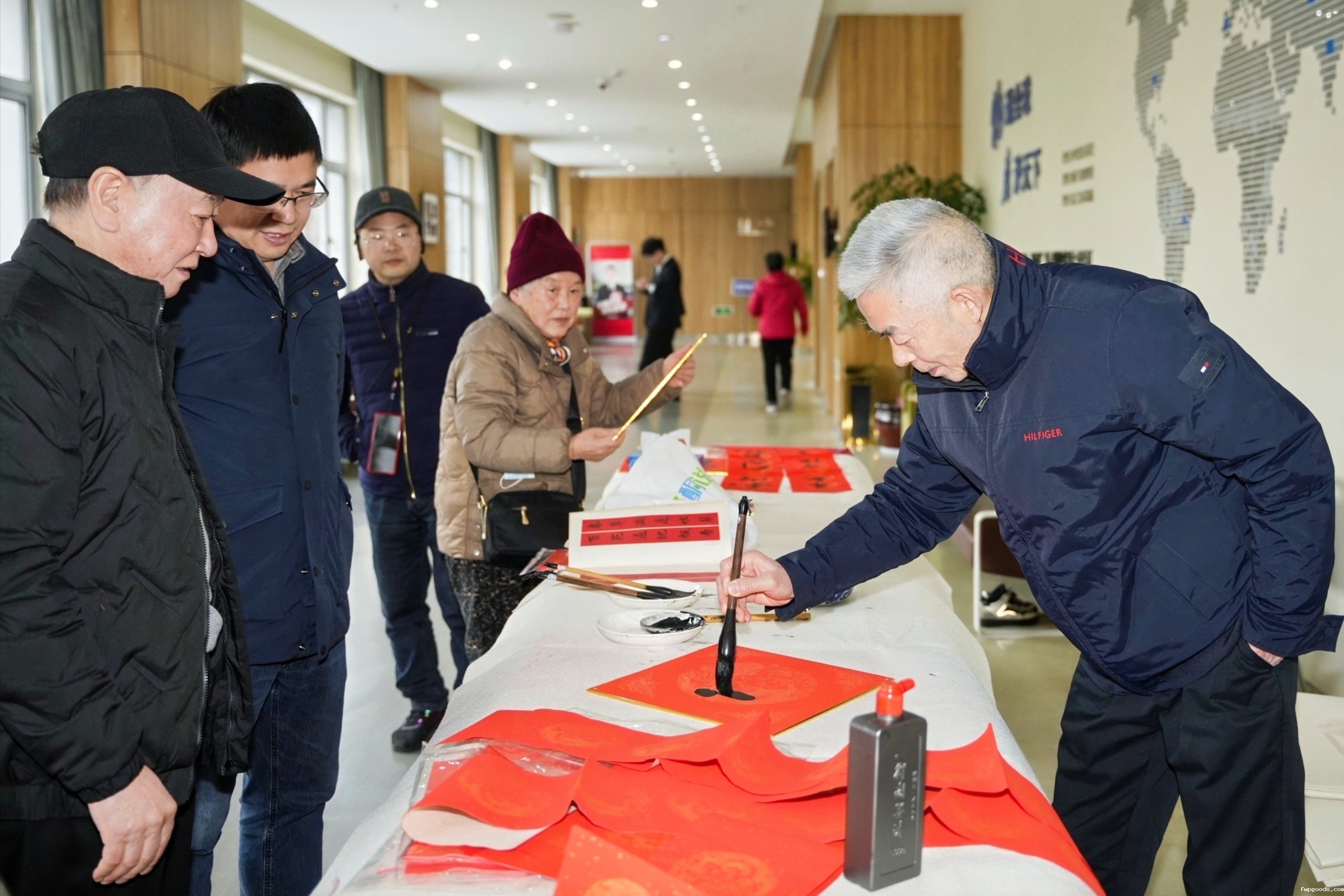 陈丽能写福字.jpg 陈丽能写福字.jpg