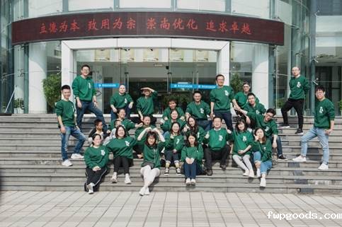 图片包含 建筑物, 地面, 户外, 人员描述已自动生成