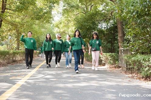 图片包含 树, 户外, 道路, 地面描述已自动生成